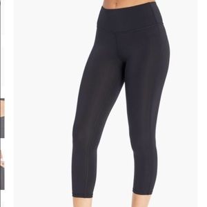 Marika capri leggings